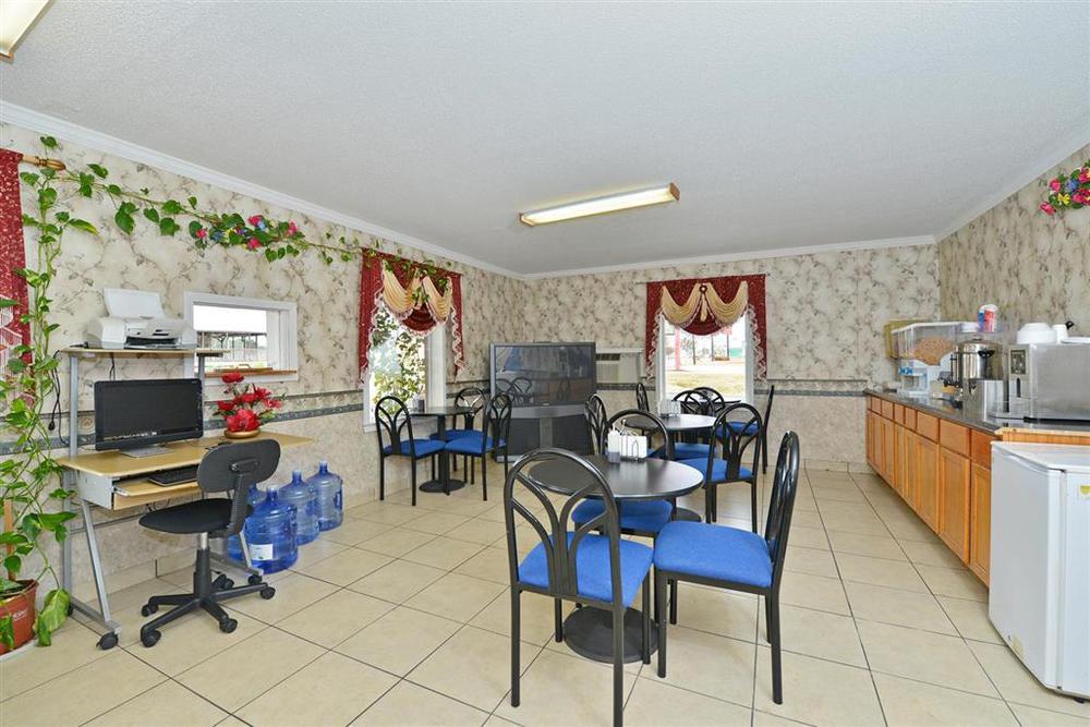 Red Roof Inn Santee Restaurant photo